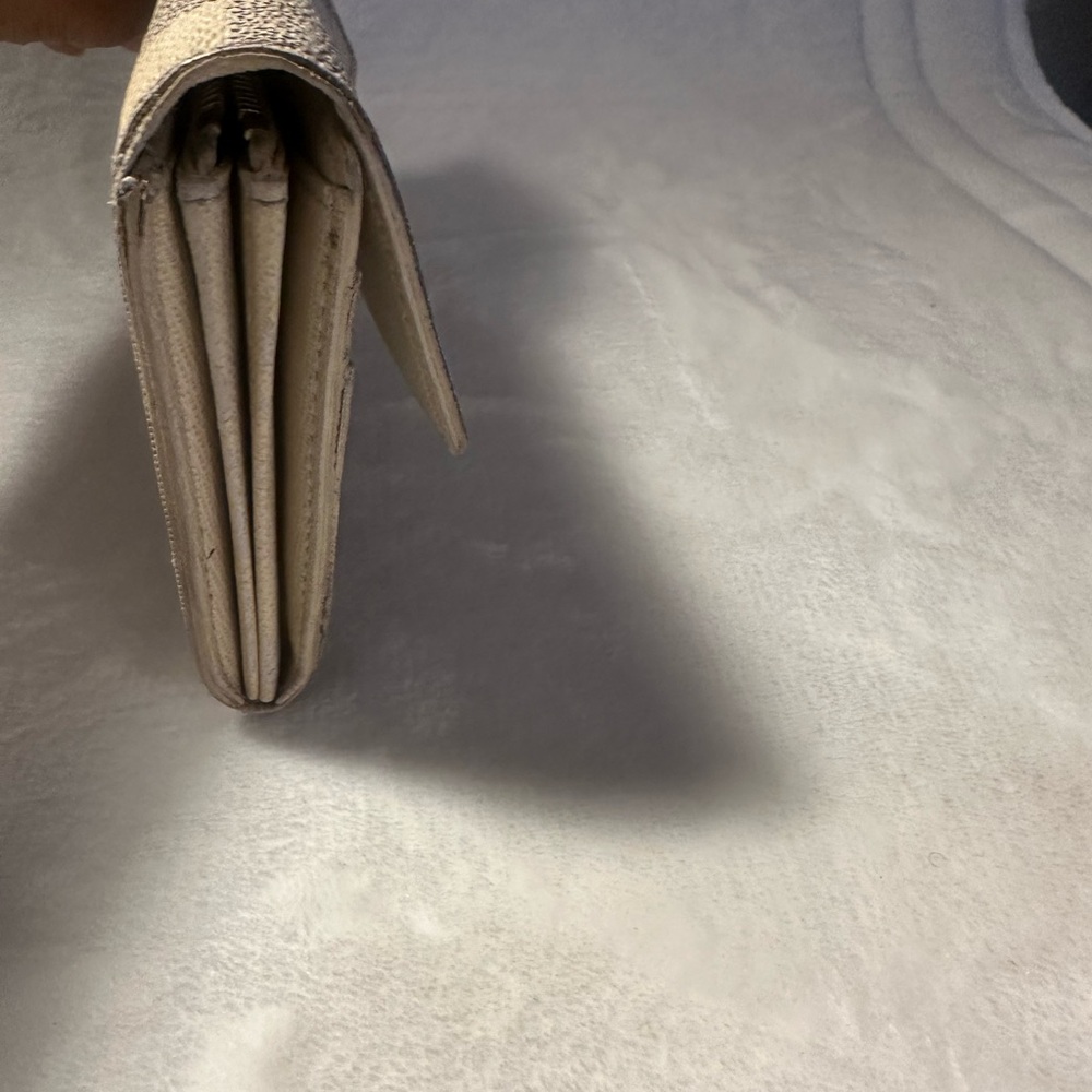 LV snapped closure wallet good condition see photos